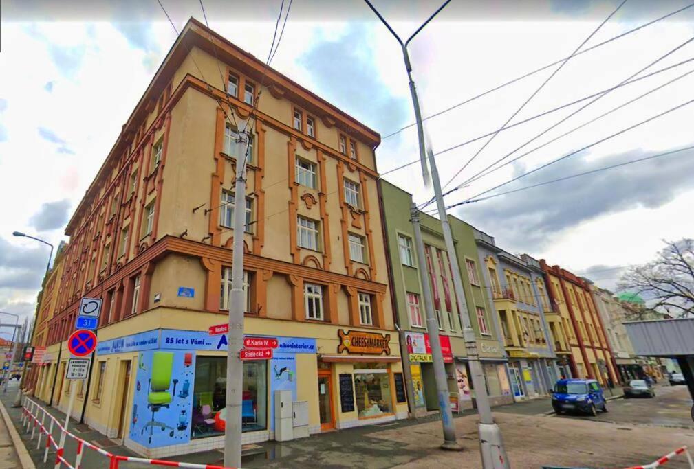 Knk Vibrant Central Spacious Hideaway Apartment Hradec Kralove Exterior photo
